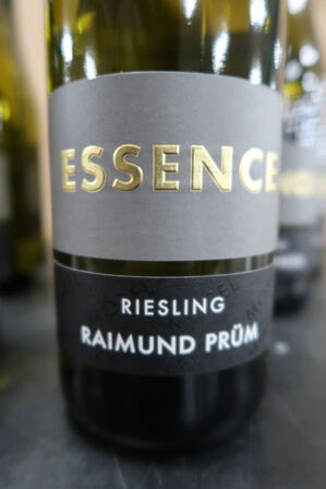 9 fl. Hvidvin ESSENCE Raimund Prüm Riesling 2023, 75cl.