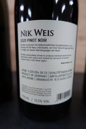 4 fl. Vin NIK WEIS Pinot Noir 2020 samt RIED LOISERBERG Langenlois 2021, 75cl.