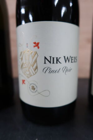 4 fl. Vin NIK WEIS Pinot Noir 2020 samt RIED LOISERBERG Langenlois 2021, 75cl.