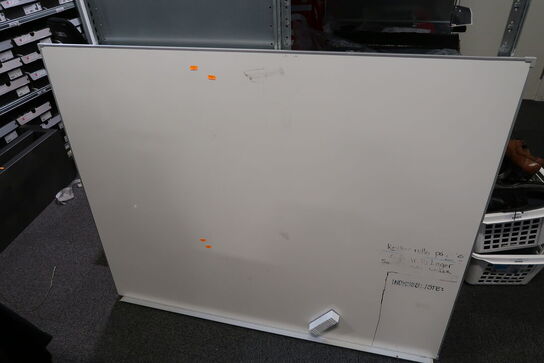2 stk. podier, 2 stk. whiteboards