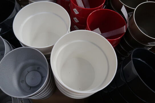 Palle med diverse potter