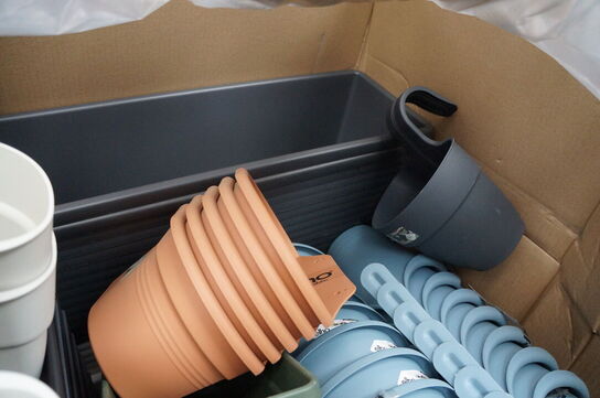 Palle med diverse plastspande