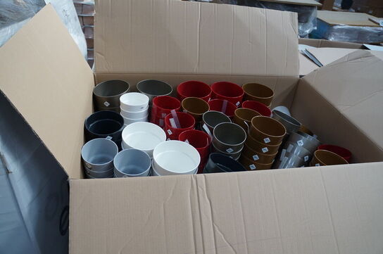 Palle med diverse potter