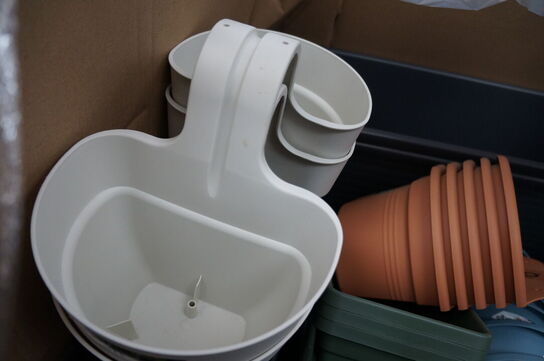 Palle med diverse plastspande