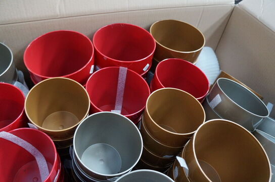 Palle med diverse potter