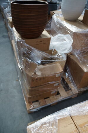 Palle med diverse potter