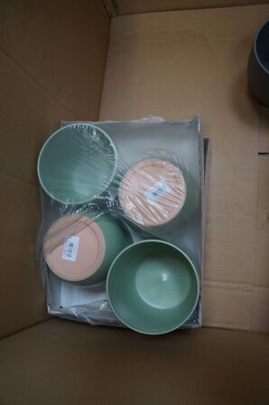 Palle med diverse potter