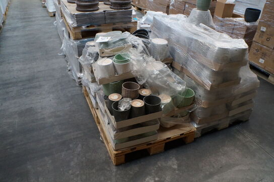 Palle med diverse potter