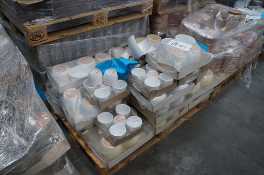 Palle med diverse potter