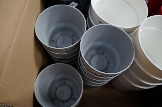 Palle med diverse potter