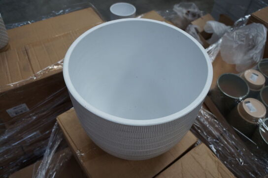 Palle med diverse potter