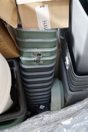 Palle med diverse plastspande