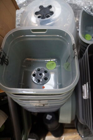 Palle med diverse plastspande