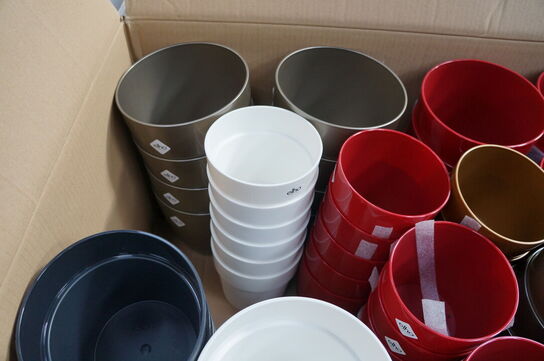 Palle med diverse potter