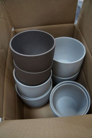 Palle med diverse plasticpotter