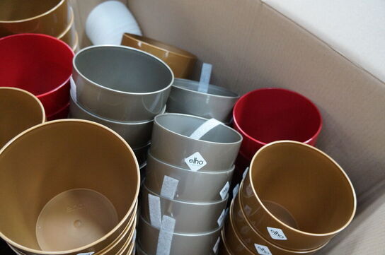 Palle med diverse potter