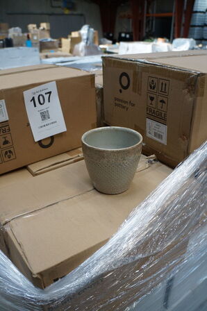 Palle med diverse potter
