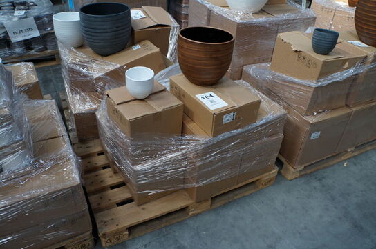 Palle med diverse potter