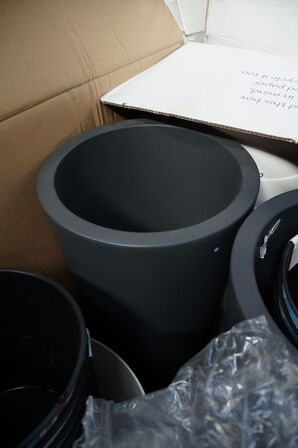 Palle med diverse plasticpotter