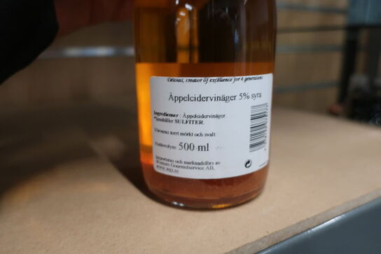 Sortiment af eddike, sirup og drikkevare