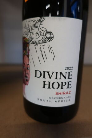 2 fl. rødvin, Divine Hope, Shiraz 2022