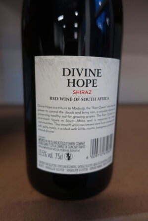 2 fl. rødvin, Divine Hope, Shiraz 2022