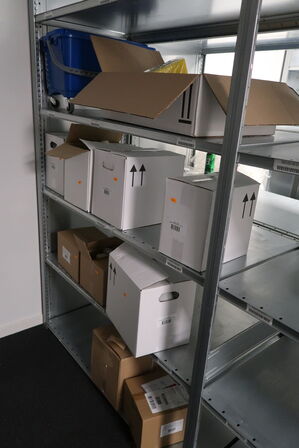 Diverse rengøringsmidler og -artikler