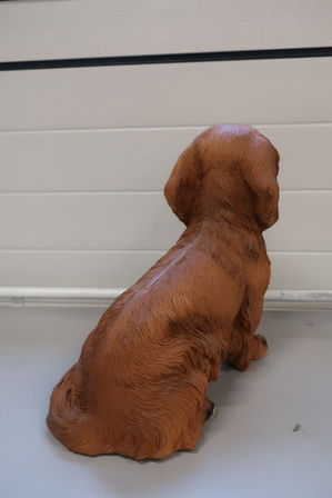 Siddende gravhund H34 cm. 