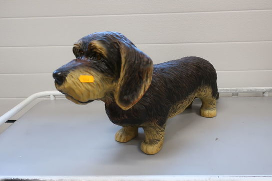 Stående gravhund H30 cm. 