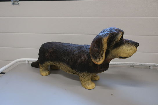 Stående gravhund H30 cm. 