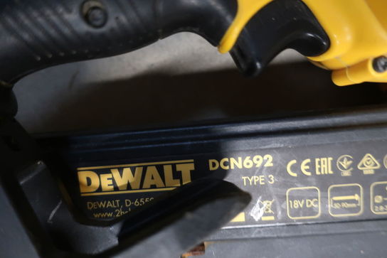 Sømpistol DEWALT DCN692