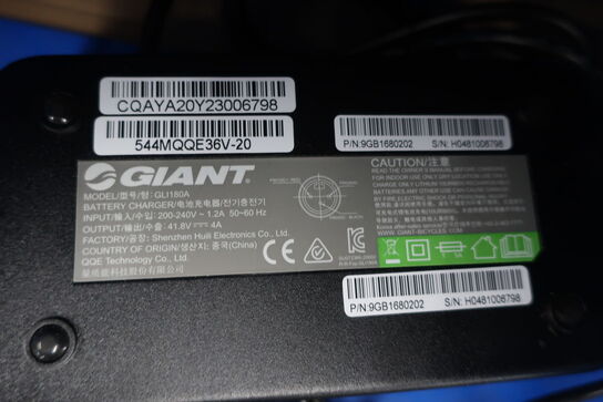 Lader GIANT GLI180A