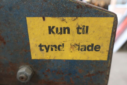 Pladesaks på buk 