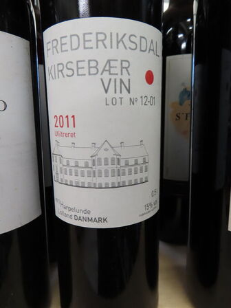 2 fl. kirsebærvin, FREDERIKSDAL VIN ufiltreret 2011 (0,375L)