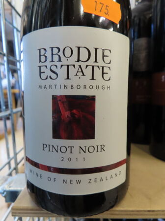 8 fl. rødvin, BRODIE ESTATE Martinborough Pinot Noir 2011