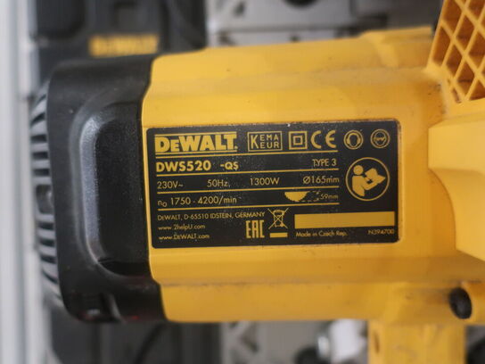 Dyksav DEWALT DWS520 QS inkl. kuffert og styringsskinne