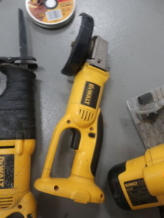 Værktøjspakke akku DEWALT 18V (se billeder)