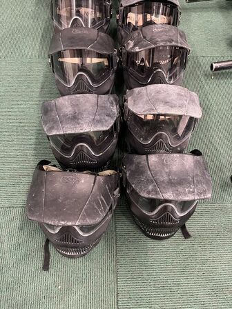 Paintball udstyr 10 våben og 10 masker inkl.kasse kugler sæt a