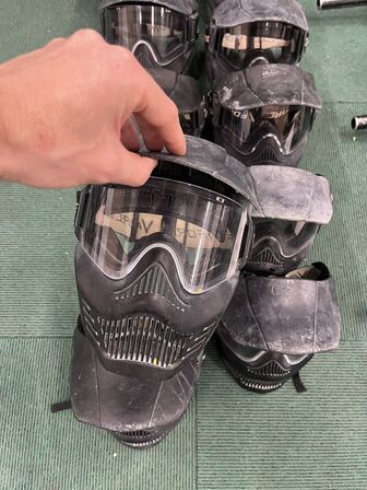 Paintball udstyr 10 våben og 10 masker inkl.kasse kugler sæt a