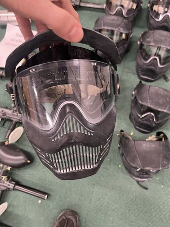 Paintball udstyr 10 våben og 10 masker inkl.kasse kugler sæt c