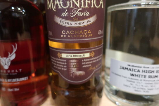 2 fl. Rom MAGNIFICA DE FARIA Extra Premium
