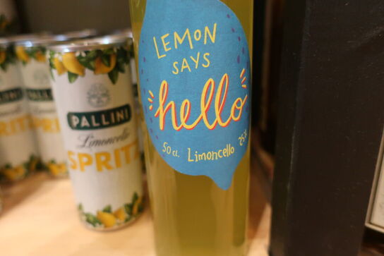 2 fl. Likør LEMON SAYS HELLO
