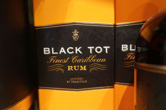 2 fl. Rom BLACK TOT Rum