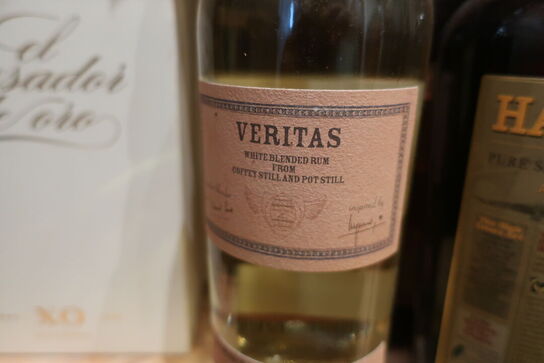 2 fl. Rom VERITAS White Blended Rum