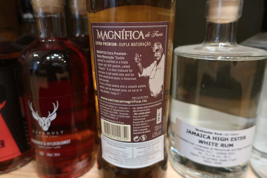 2 fl. Rom MAGNIFICA DE FARIA Extra Premium