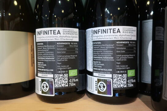 4 fl. Mousserende INFINITEA Rooibos, Blacktea