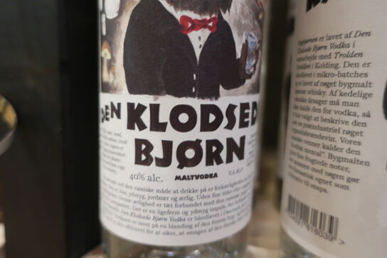 2 fl. Brændevin DEN KLODSEDE BJØRN