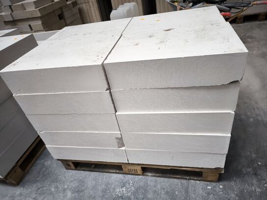 4 stk. paller med betonelementer