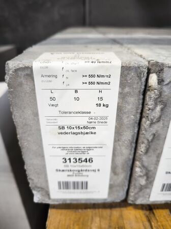 3 stk. paller med betonelementer