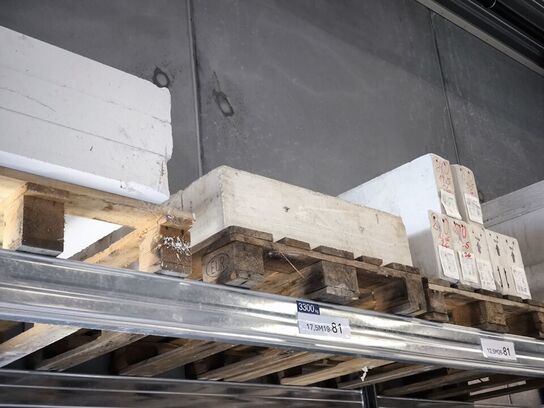 7 stk. paller med betonelementer